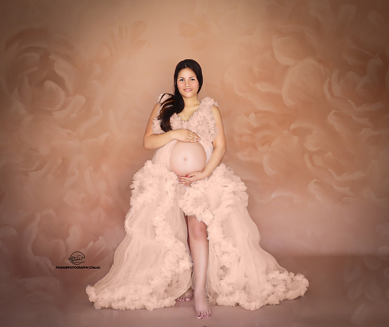 Brisbane Pregnant mum in studio maternity session