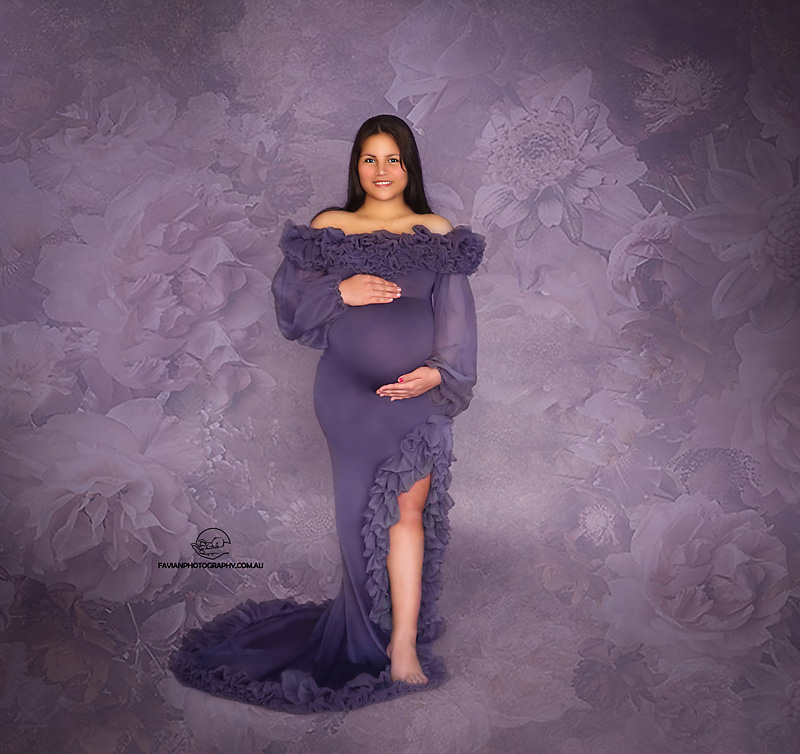 Pregnant mum in studio pregnancy photography photoshoot
